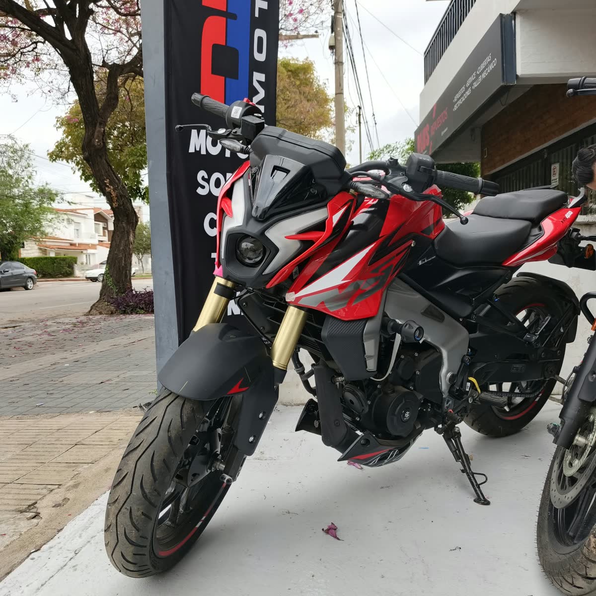 Bajaj Rouser NS 400