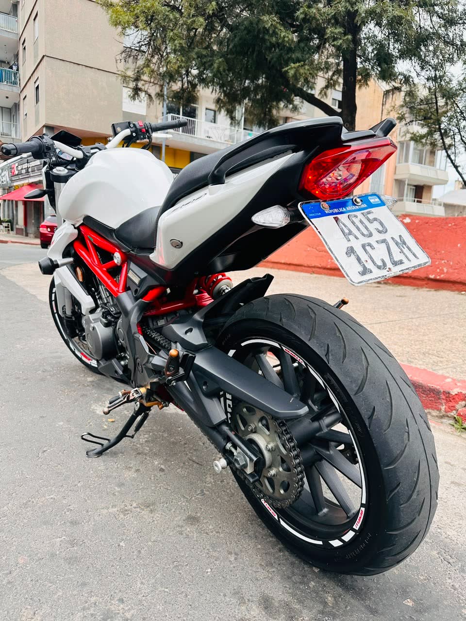 Benelli TNT 300