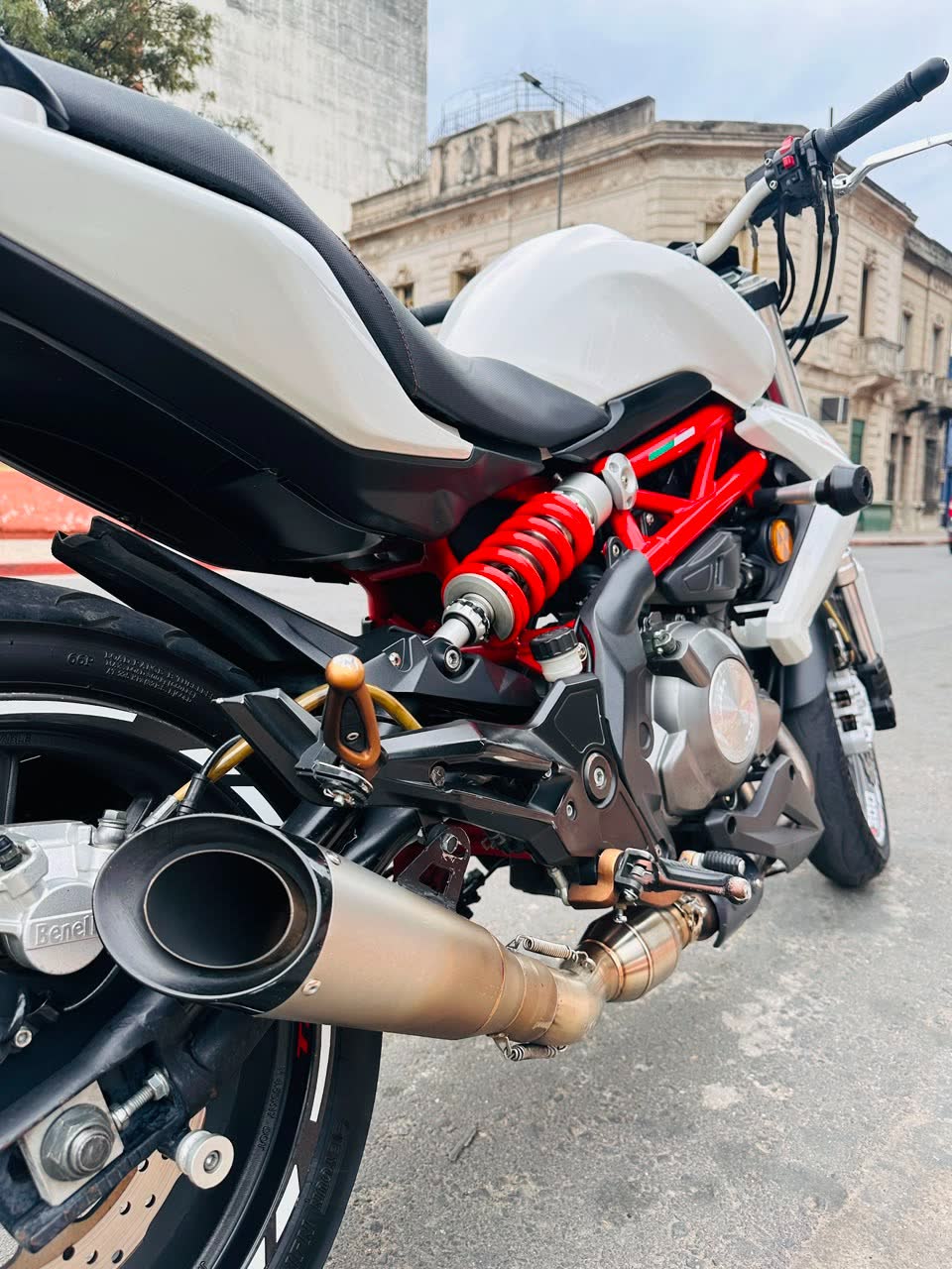 Benelli TNT 300 foto 2