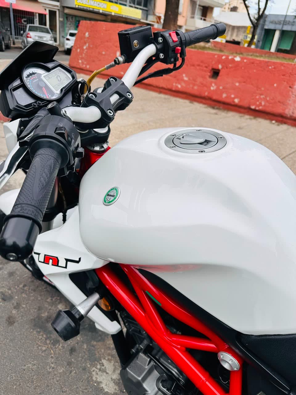 Benelli TNT 300 foto 4
