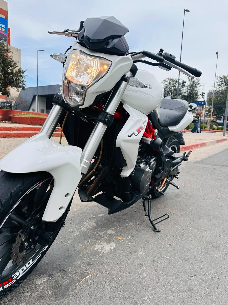 Benelli TNT 300 foto 7