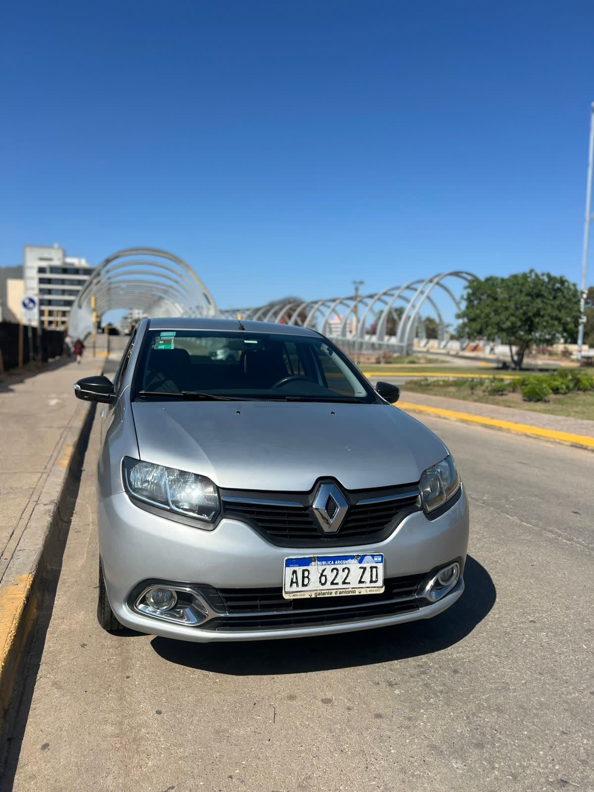 Renault Nuevo Logan Privilege 1.6 16V foto 2