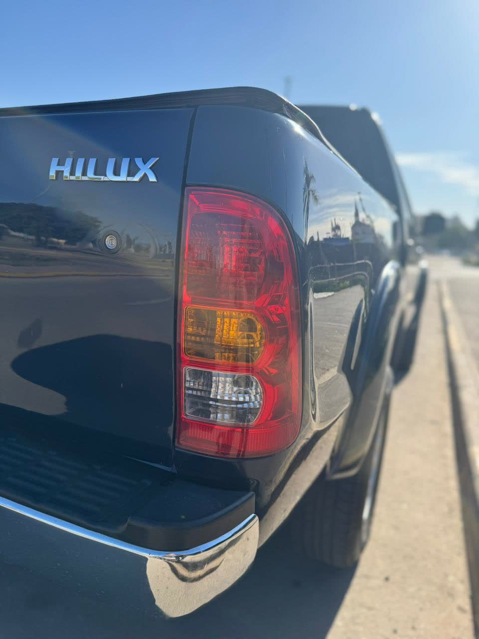 Toyota Hilux 4x4 Cabina Doble SRV 3.0 TDI A/T foto 3
