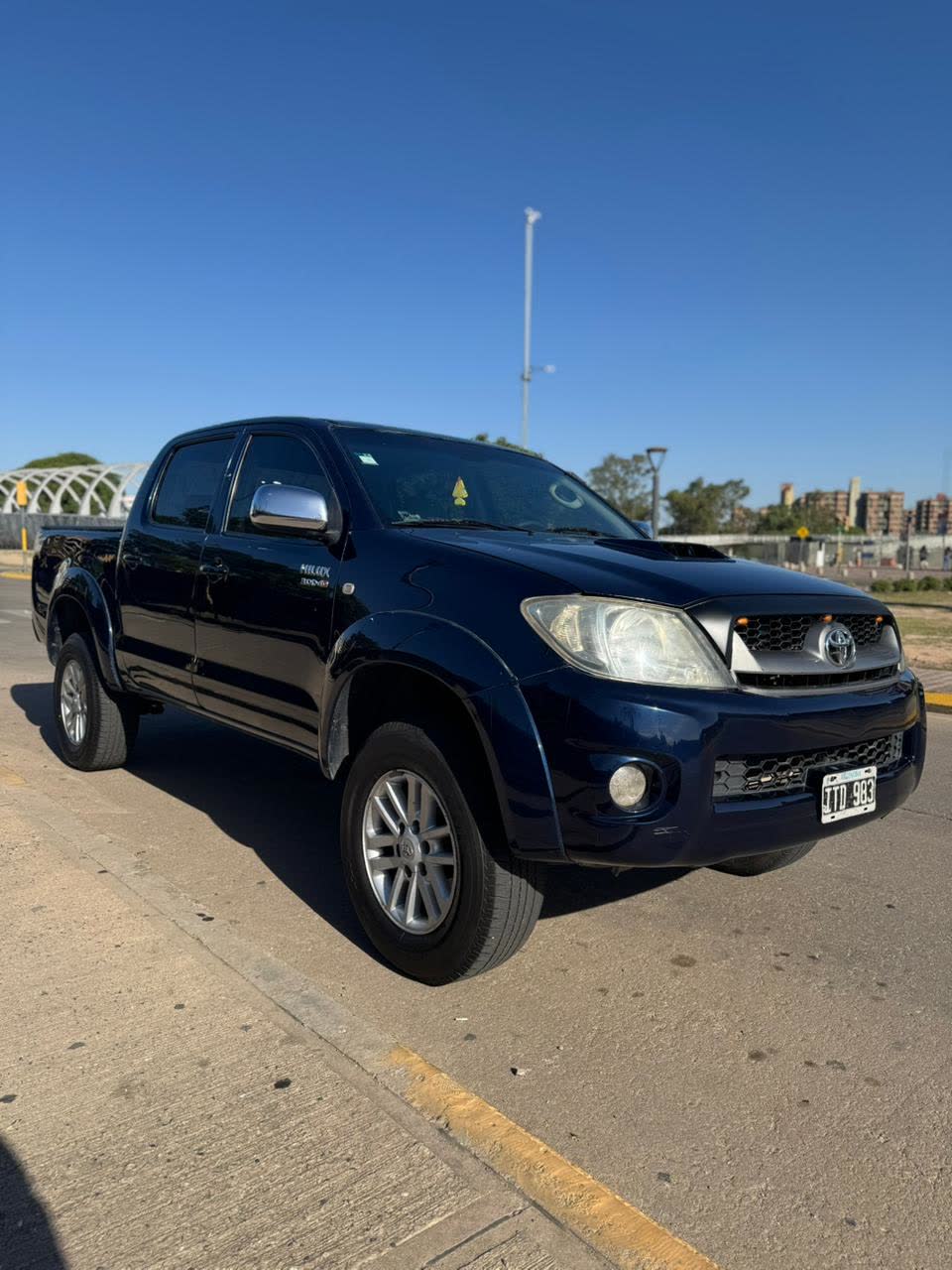 Toyota Hilux 4x4 Cabina Doble SRV 3.0 TDI A/T foto 4
