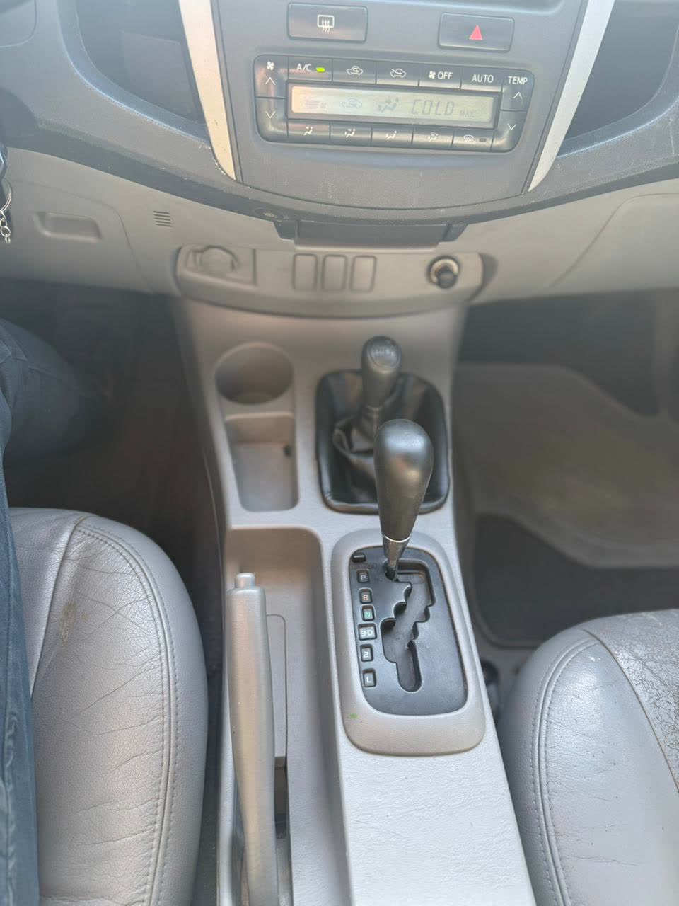 Toyota Hilux 4x4 Cabina Doble SRV 3.0 TDI A/T foto 12