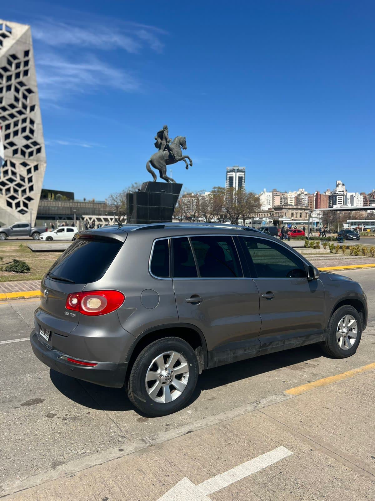 Volkswagen Tiguan 2.0 TSI foto 4