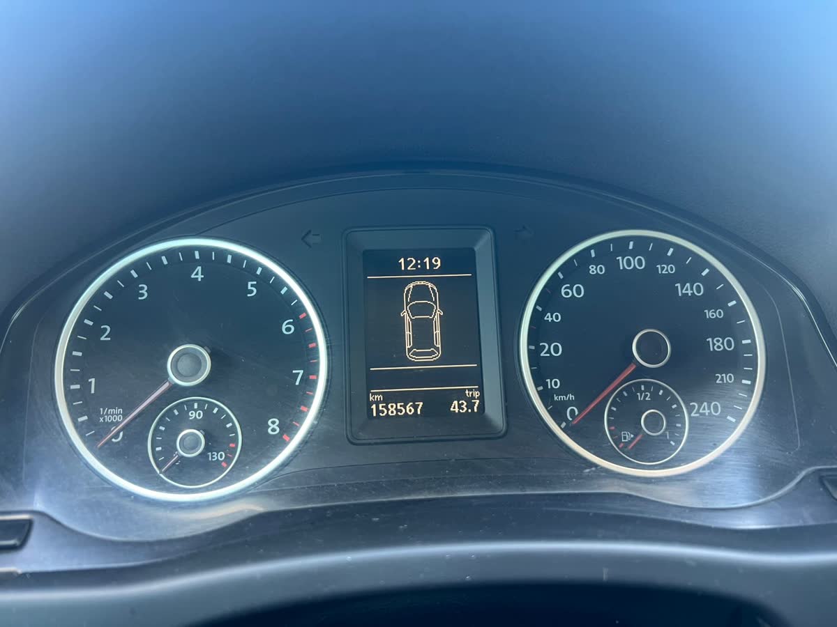 Volkswagen Tiguan 2.0 TSI foto 15